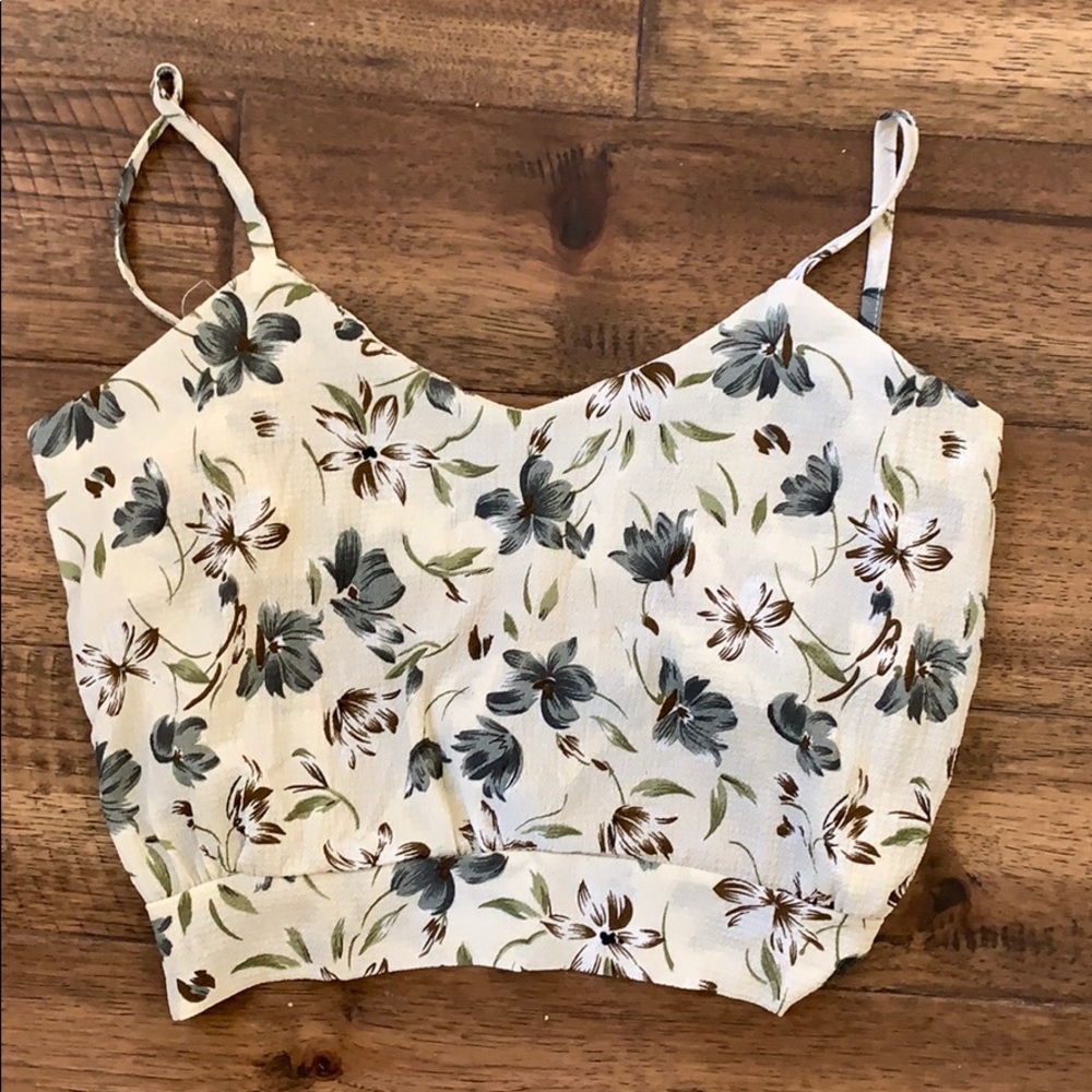 Back tie floral crop top